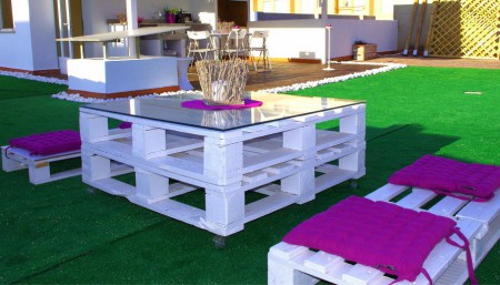 Terraza Con Sillas y mesa Con Vidrio a 80.000.-